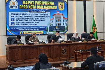 Ketua DPRD Banjarbaru ketok palu sahkan dua perda