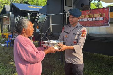 Brimob Polda Sulteng operasikan dapur lapangan di lokasi gempa Sigi