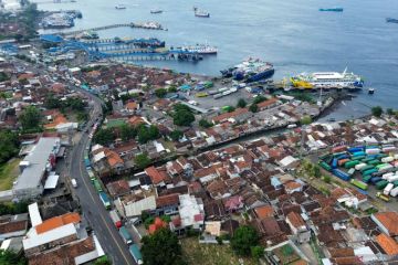 Antrean truk di Pelabuhan Ketapang