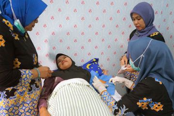 Pelayanan KB gratis memperingati hari keluarga nasional