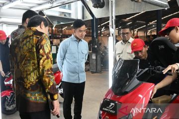 Tinjau produsen, Wapres dukung penguatan industri kendaraan listrik