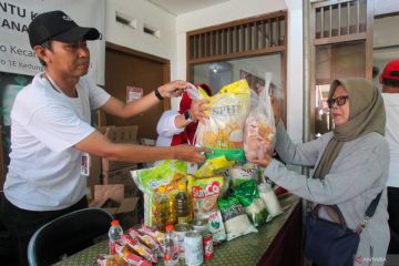 Pasar rakyat Koperasi Kelurahan Merah Putih di Surabaya