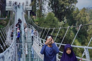 Pembukaan Jembatan Kaca Seruni Point Bromo