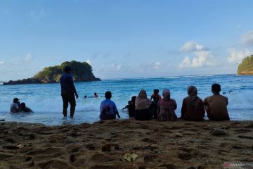 Liburan di kawasan tiga pantai di Malang