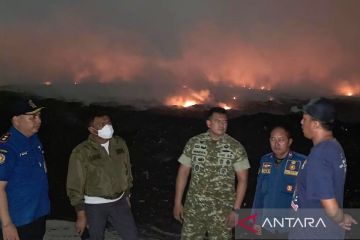 BNPB kerahkan helikopter untuk padamkan kebakaran TPA Jatiwaringin
