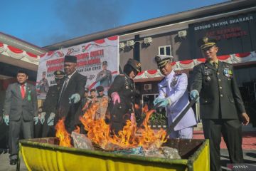 Pemusnahan barang bukti hasil operasi cipta kondisi di Ternate