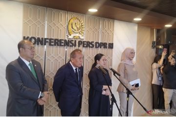 Puan sebut sikap politik PDIP jelas, tepis posisi "abu-abu"