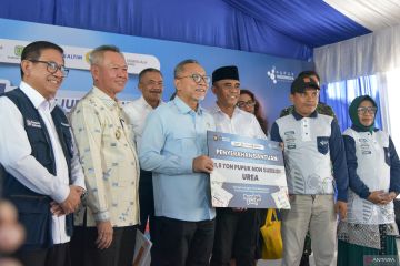 BANTUAN PUPUK UNTUK PETANI SIGI