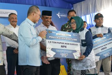 BANTUAN PUPUK UNTUK PETANI SIGI