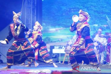 Tari piring-atraksi api RI pukau pengunjung Borneo Carnival Sarawak