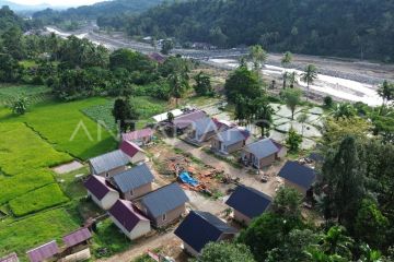 Percepatan pembangunan huntap di Padang