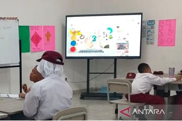 Sekolah Rakyat Indramayu gunakan &ldquo;smart board&rdquo; dukung KBM digital