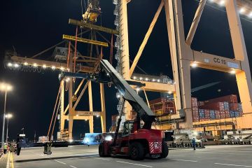 PT INKA kirim dua unit locomotive platform ke Australia