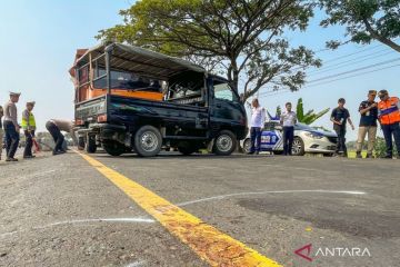 Tim TAA Polda Jabar olah TKP usut penyebab kecelakaan di Indramayu