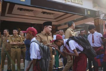 Bupati Mojokerto lepas 30 siswa Sekolah Rakyat ke Kediri