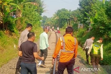 KAI Daop 2 minta masyarakat Cianjur tidak beraktivitas di jalur kereta