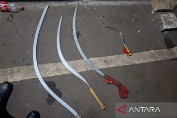 Hendak tawuran, Polisi tangkap enam pemuda bersenjata tajam di Depok