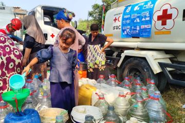 PMI bantu 250.000 liter air bersih untuk warga kekeringan di Bekasi