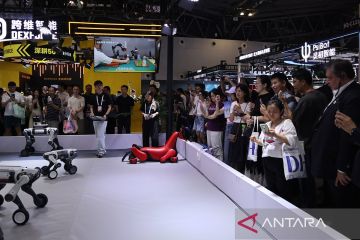 Lihat pameran AI, Airlangga sebut Indonesia bisa kejar ketertinggalan