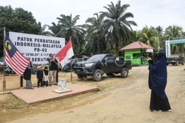 Wisata patok perbatasan Indonesia-Malaysia