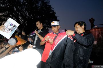 Veda Ega Pratama sapa para penggemar