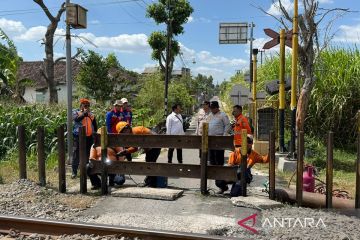 KAI Daop 7 tutup perlintasan liar di Kediri