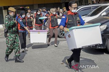 Kejati Riau geledah Dinas Pendidikan Riau