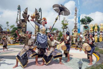 Hari Tumpek Kerulut diisi dengan pagelaran baleganjur