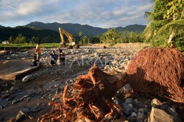 Dampak banjir bandang di Padang