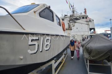 Kedatangan KRI Teluk Kendari di Padang