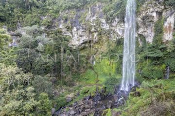 Air terjun dalam kawasan TNKS Jambi