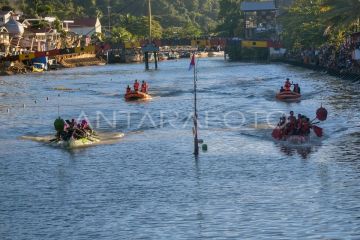 Selaju sampan tradisional di Padang
