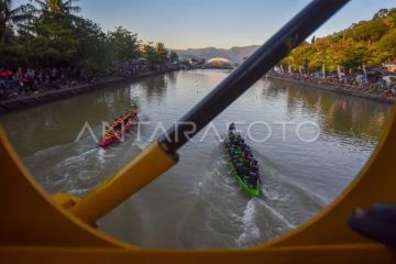 Selaju sampan tradisional di Padang