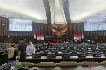 Merah putih mulai hiasi kompleks parlemen jelang Sidang Tahunan