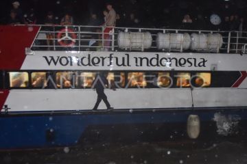Evakuasi kapal Mentawai Fast di Padang