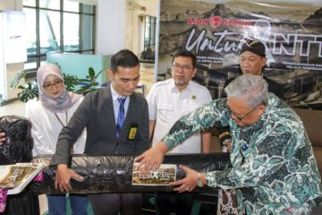 Bantuan logistik untuk korban bencana di NTT