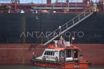 Operasional kapal pandu dan tunda di Teluk Bayur