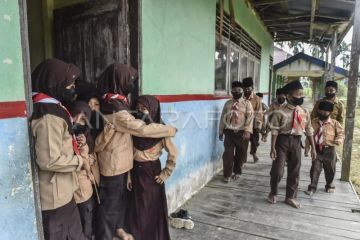 Pelajar terdampak karhutla mulai pakai masker