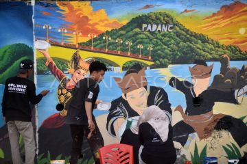 Lomba mural pariwisata dan budaya di Padang