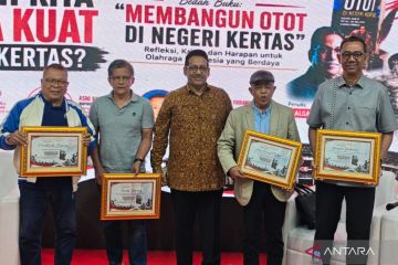 Algadri tawarkan lima solusi di buku "Membangun Otot di Negeri Kertas"