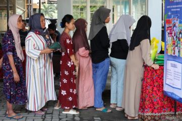Pasar Murah serentak di Surabaya