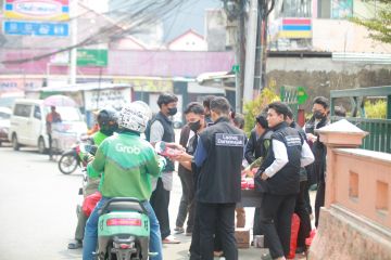 Laznas&nbsp;Darunnajah&nbsp;salurkan&nbsp;makanan dan masker&nbsp;ke pekerja