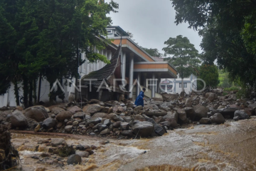 Banjir bandang di Solok