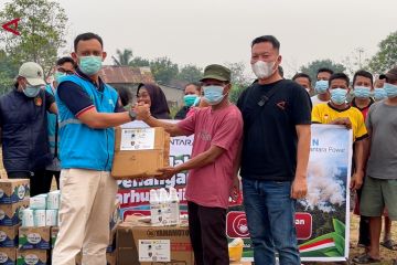 ANTARA Kalbar dan PLN salurkan bantuan alat pemadam karhutla