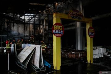Supermarket Trans Home ludes terbakar