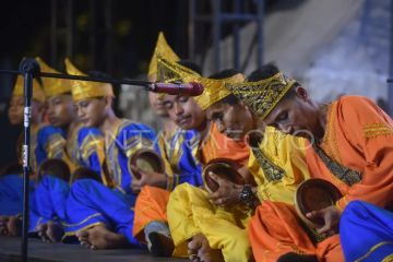 Kesenian tradisi tari indang