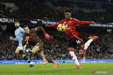 Gol Amad Diallo di penghujung laga menangkan Manchester United atas City 2-1