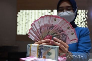 Rupiah Kamis Sore menguat jadi Rp17.986 dipicu mitigasi El Nino