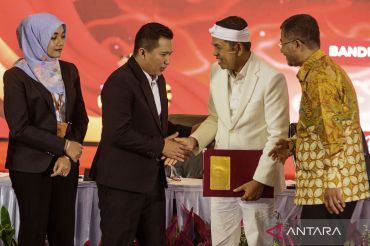 Penetapan Dedi Mulyadi dan Erwan Setiawan sebagai Gubernur dan Wagub Jawa Barat