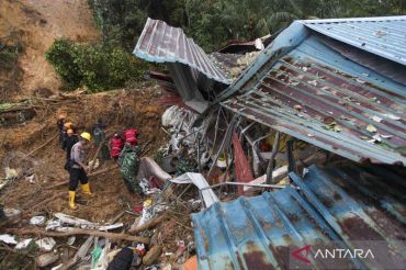 Musibah longsor di Batam renggut empat korban jiwa